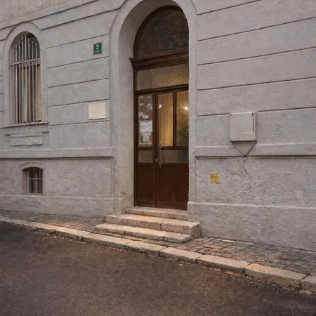 Beautiful - Prime Location - Old Town Apartment Sarajevo